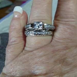 #00057 14k White gold ring with CZ Stones